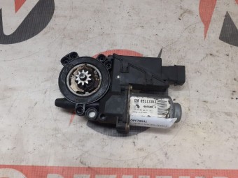MOTORAS MACARA STANGA FATA OPEL CORSA D OEM: 09113363/00KW43.