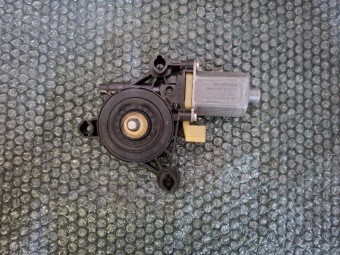 MOTORAS MACARA STANGA FATA SEAT LEON OEM: 5Q0959801B.