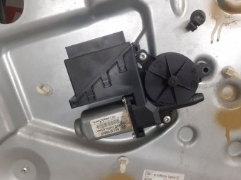 MOTORAS MACARA STANGA FATA SKODA FABIA OEM: 6Q1959801A.