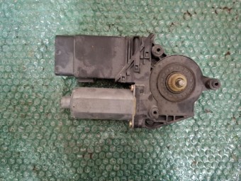 MOTORAS MACARA STANGA FATA VOLKSWAGEN GOLF IV OEM: 101430200.