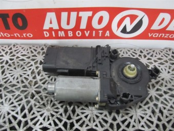 MOTORAS MACARA STANGA FATA VOLKSWAGEN GOLF IV OEM: 130821765.