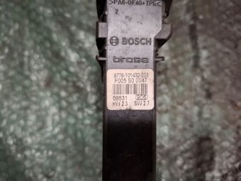 MOTORAS MACARA STANGA FATA VOLKSWAGEN GOLF IV OEM: 9776 101430 203.