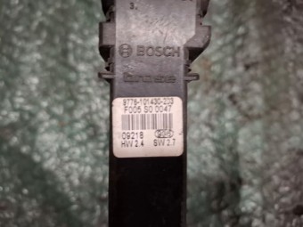 MOTORAS MACARA STANGA FATA VOLKSWAGEN GOLF IV OEM: 9776101430203.