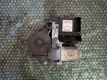 MOTORAS MACARA STANGA FATA VOLKSWAGEN GOLF V OEM: 1K0959701E.