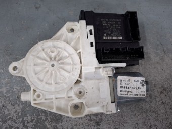 MOTORAS MACARA STANGA FATA VOLKSWAGEN GOLF VI OEM: 1K5837401AN/1K0959793P.
