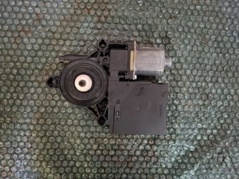 MOTORAS MACARA STANGA FATA VOLKSWAGEN PASSAT B7 OEM: 3C0959793C.