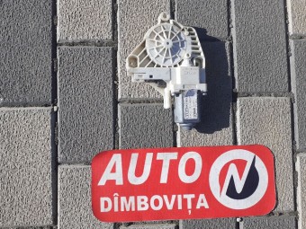 MOTORAS MACARA STANGA SPATE AUDI A4 B8 OEM: 8K0959811A.