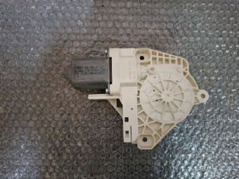 MOTORAS MACARA STANGA SPATE AUDI A4 B8 OEM: 8K0959811A.