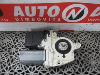 MOTORAS MACARA STANGA SPATE SKODA OCTAVIA II OEM: 1K0959703B.