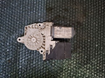 MOTORAS MACARA STANGA SPATE SKODA OCTAVIA II OEM: 5K0959794.