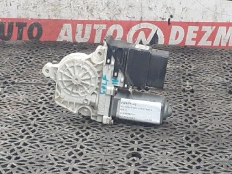 MOTORAS MACARA STANGA SPATE VOLKSWAGEN GOLF IV OEM: 1C0959811A.