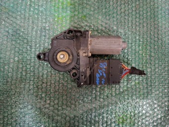 MOTORAS MACARA STANGA SPATE VOLKSWAGEN GOLF IV OEM: 9776-105406-301.