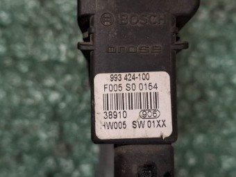 MOTORAS MACARA STANGA SPATE VOLKSWAGEN GOLF OEM: 993424100.