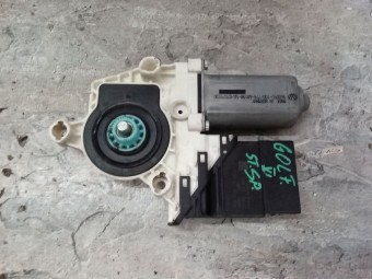 MOTORAS MACARA STANGA SPATE VOLKSWAGEN GOLF VI OEM: 1K0959703AG.
