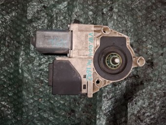 MOTORAS MACARA STANGA SPATE VOLKSWAGEN PASSAT CC OEM: 1K0959795Q.