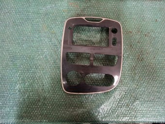 ORNAMENT BORD RENAULT CLIO IV OEM: 682608371R.
