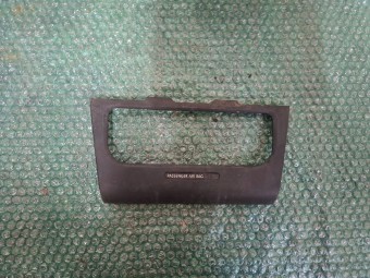ORNAMENT VOLKSWAGEN GOLF VI OEM: 5K0858071M.