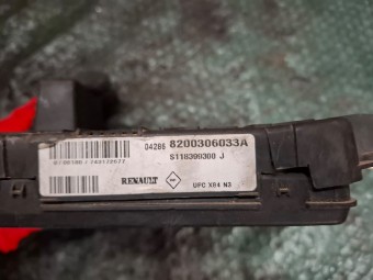 PANOU (TABLOU) SIGURANTE RENAULT MEGANE II OEM: 8200306033A.