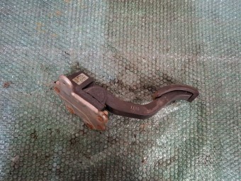 PEDALA ACCELERATIE HYUNDAI MATRIX OEM: 32705-17050.
