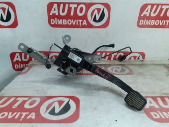 PEDALA AMBREIAJ FORD FOCUS II OEM: 4M517B633XB.