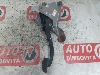 PEDALA AMBREIAJ RENAULT FLUENCE OEM: 465030061R.