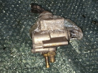 POMPA INALTA PRESIUNE VOLKSWAGEN GOLF V OEM: 03C127025R.