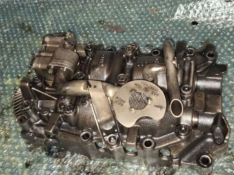 POMPA ULEI VOLKSWAGEN PASSAT B6 OEM: 03G115105B.