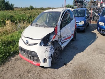 PUNTE SPATE TOYOTA AYGO 