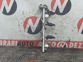 RAMPA INJECTOARE AUDI A4 OEM: 058133681C.