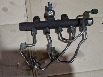 RAMPA INJECTOARE DACIA DUSTER OEM: 8200701690.