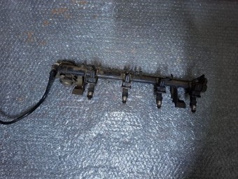RAMPA INJECTOARE FORD FOCUS III OEM: 8A66-9H487-AB.