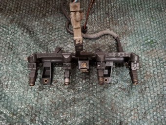 RAMPA INJECTOARE PEUGEOT 206 OEM: 9655833580.