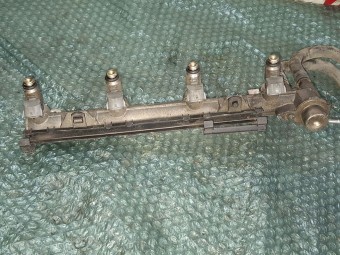 RAMPA INJECTOARE VOLKSWAGEN GOLF IV OEM: 036133313.