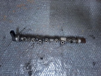 RAMPA INJECTOARE VOLKSWAGEN POLO 6R OEM: 03P089.