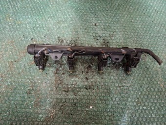 RAMPA INJECTOARE VOLKSWAGEN POLO 9N OEM: 03C133319H.