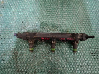 RAMPA INJECTOARE VOLKSWAGEN POLO 9N OEM: 03E133320.