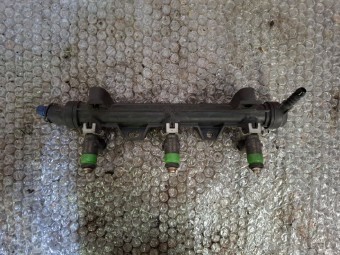 RAMPA INJECTOARE VOLKSWAGEN POLO 9N OEM: 03E133320.