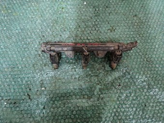 RAMPA INJECTOARE VOLKSWAGEN POLO 9N OEM: 03E133320A.