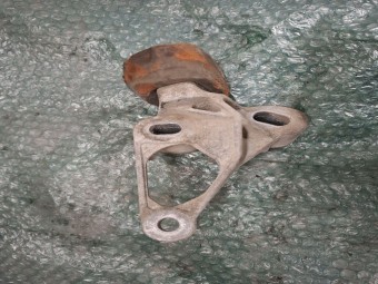 SUPORT / TAMPON ANTIBALANS AUDI A4 B8 OEM: 8K0199343C.