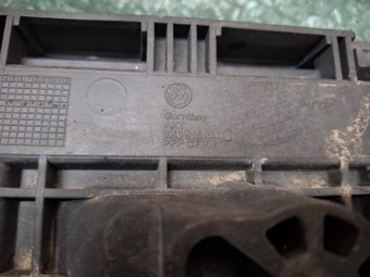 SUPORT BATERIE VOLKSWAGEN GOLF VI OEM: 1K0915333C.