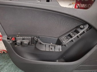 TAPITERIE USA STANGA FATA AUDI A4 B8 OEM: 8K1867105.