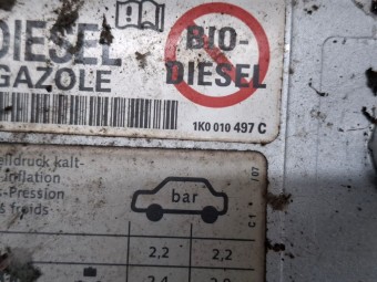 USITA REZERVOR VOLKSWAGEN GOLF V OEM: 1K0010497C.