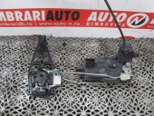 BROASCA (INCUIETOARE) USA DREAPTA FATA OPEL ASTRA H OEM: 13220368.