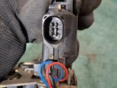 BROASCA (INCUIETOARE) USA DREAPTA SPATE VOLKSWAGEN GOLF IV 