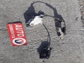 BROASCA (INCUIETOARE) USA STANGA SPATE BATANTA CITROEN BERLINGO OEM: 828418.