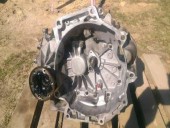 CUTIE VITEZE MANUALA 5 TREPTE VOLKSWAGEN JETTA OEM: JHT.