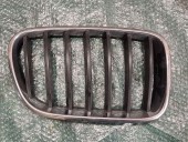 GRILA BARA FATA (DREAPTA) BMW X3 OEM: 51117210726.