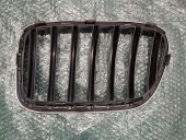 GRILA BARA FATA (DREAPTA) BMW X3 OEM: 51117210726.