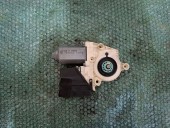 MOTORAS MACARA DREAPTA FATA SEAT CORDOBA OEM: 104383101.