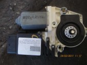 MOTORAS MACARA DREAPTA FATA VOLKSWAGEN GOLF IV OEM: 1J1959802D.